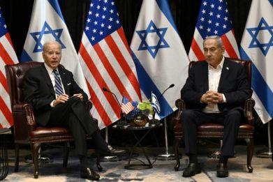US President Joe Biden listens to Israel's Prime Minister Benjamin Netanyahu as he joins a meeting of the Israeli war cabinet  in Tel Aviv on October 18, 2023