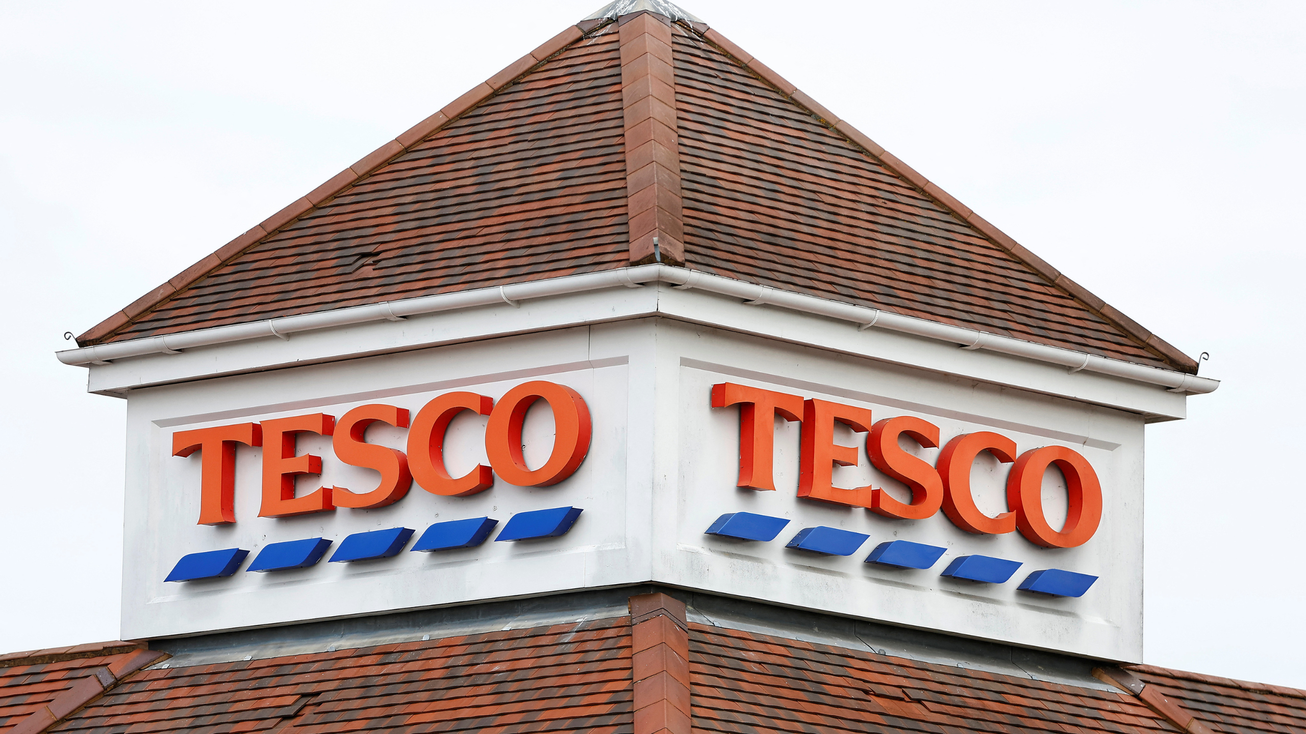 Le personnel de Tesco est toujours payé moins que le salaire minimum alors que les supermarchés sont en difficulté