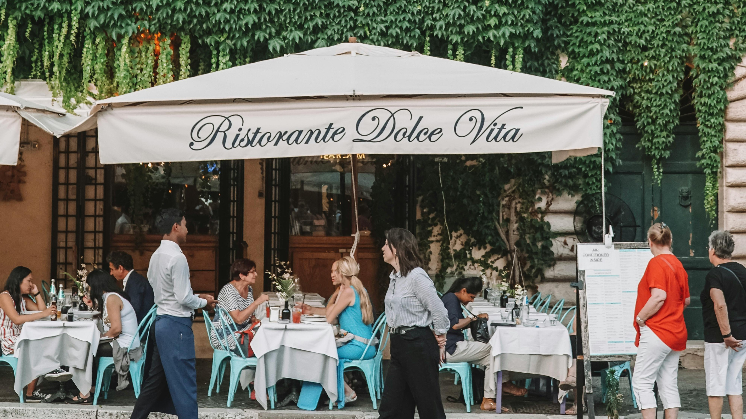 Italians Demand an End to ‘Monstrous’ Al Fresco Dining Trend Loved by Tourists