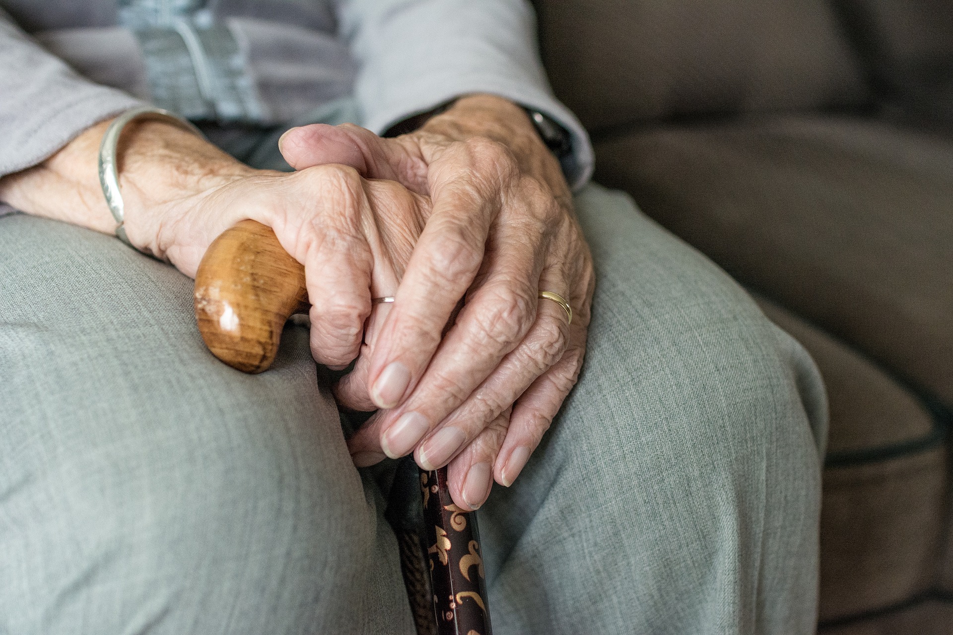 Man Struggling With /hr Salary Tells Aging Mom: ‘I Don’t Have The Funds Or Time To Help You If Something Happens’