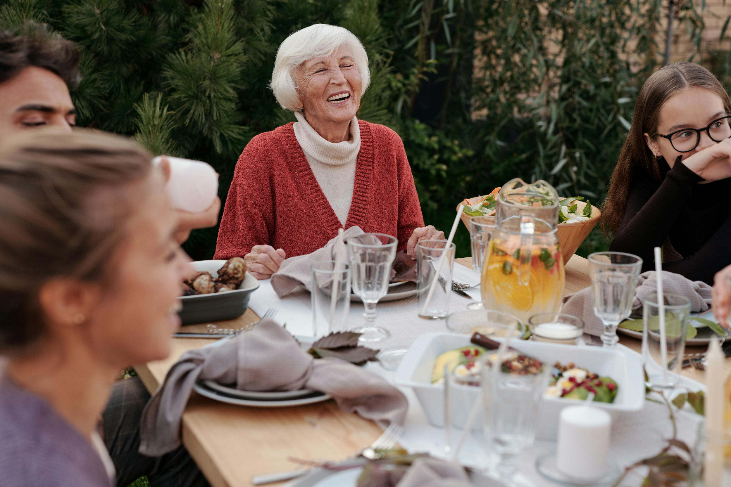 Daughter Embarrassed That Her Well-Off Mom Uses Food Banks, But It Could Be a Sign of Dementia