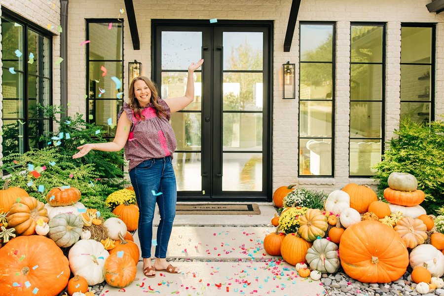 Texas Mom Earns Up To K/Day Running Her Seasonal Pumpkin Decor Business From July To November