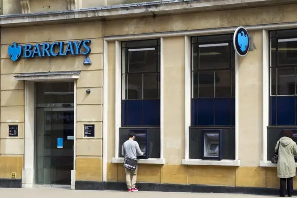 Furious Customers Slam Barclays For Leaving Brits Unable To Pay Bills And Buy Groceries