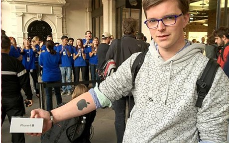 Tattooed Apple fan at Covent Garden