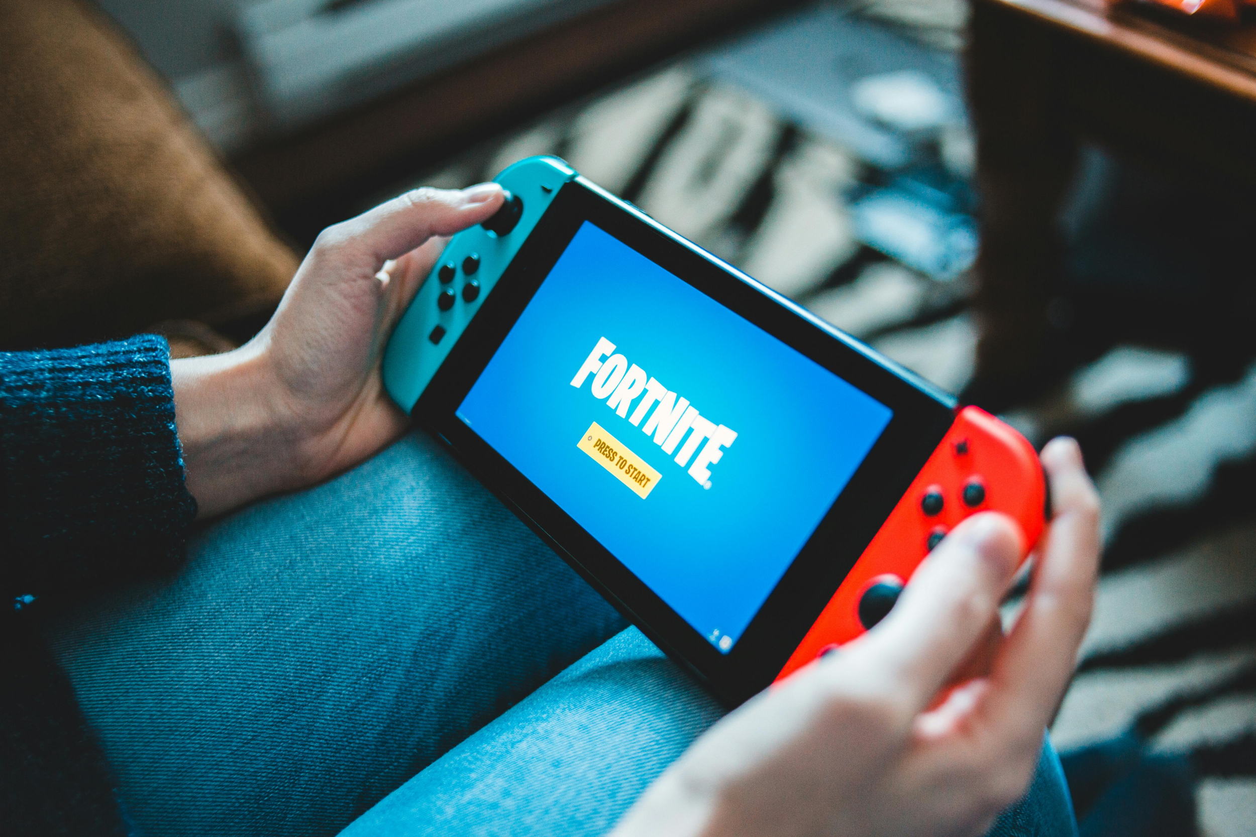 FortniteはAppleとの対決の後、US App Storeに戻ります：なぜ削除されたのですか？
