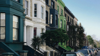 London’s Property Bubble Bursts: Young Buyers Flee, Elites Exit!