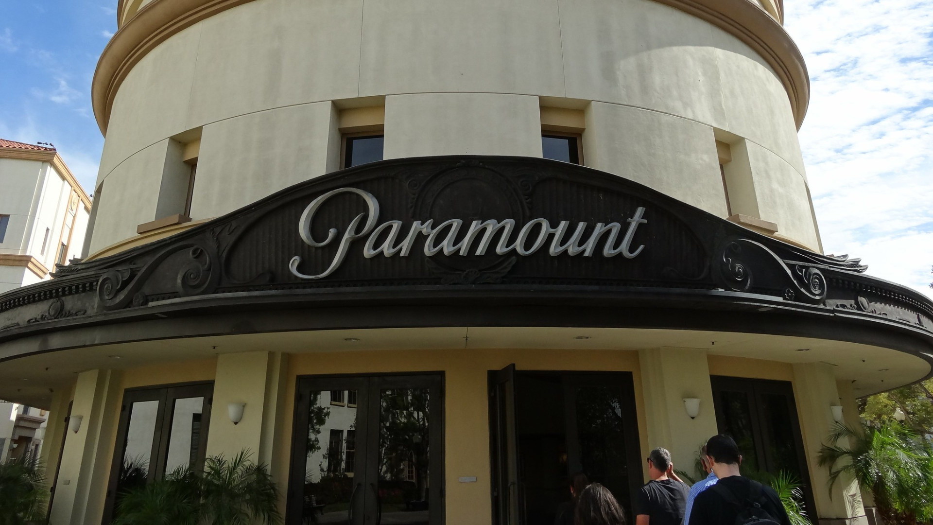 Paramount–Skydance Merger in Crisis: Trump Lawsuit and Cost Cuts Jeopardise Deal