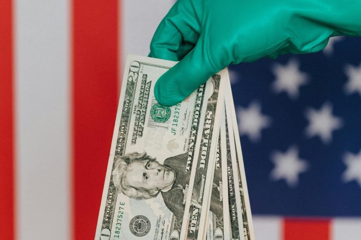 80-Year-Old Architect Bags Groceries to Pay $80k Medical Debt—Help Him