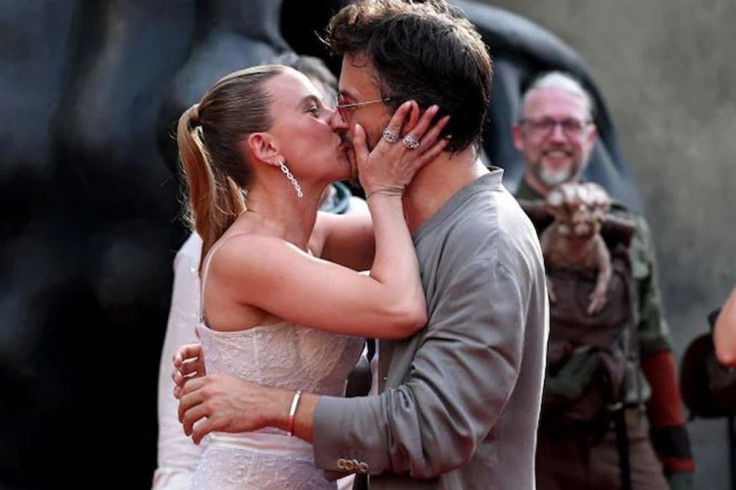 jonathan bailey scarlett johansson