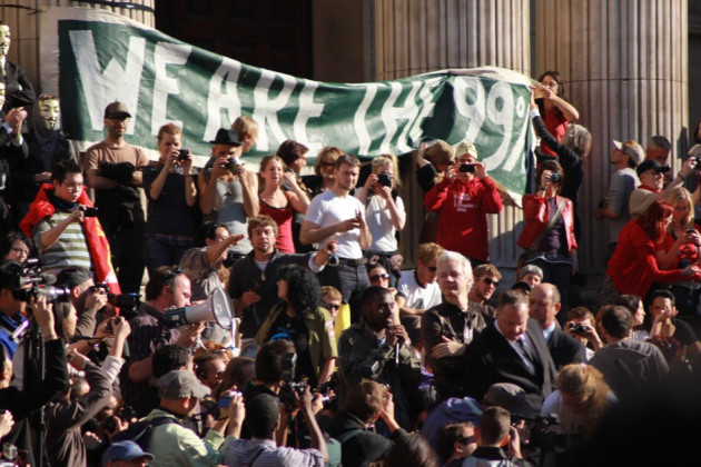Occupy London: Wikileaks’ Julian Assange Avoids Police Kettling to Join London Protesters (Exclusive Photos) Occupy London: Wikileaks’ Julian Assange Avoids Police Kettling to Join London Protesters (Exclusive Photos)