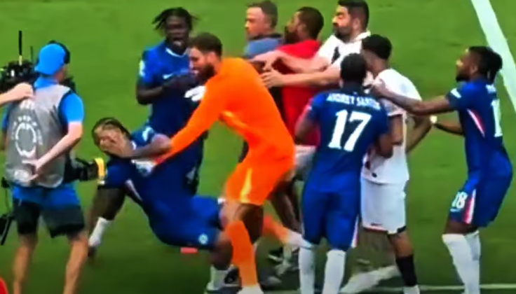 Joao Pedro confronted by Luis Enrique