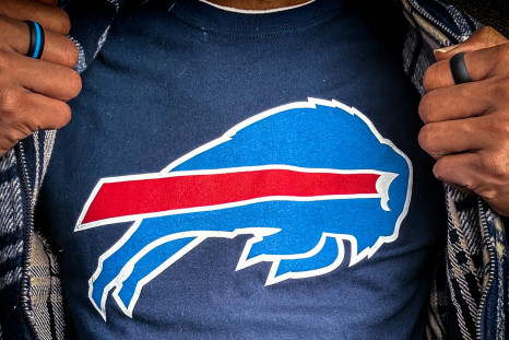 Man in Buffalo Bills t-shirt