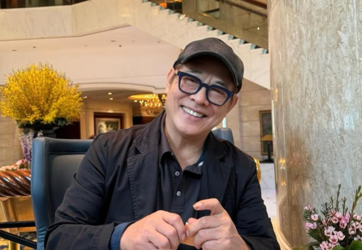 Jet Li having tea
