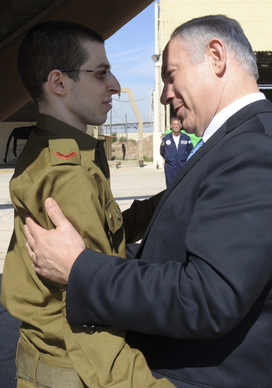Israels Prime Minister Benjamin Netanyahu greets Gilad Shalit at Tel Nof air base