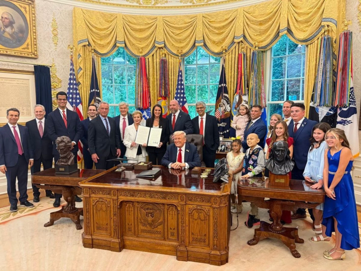 WWE's Triple H & Stephanie McMahon visit President Donald Trump