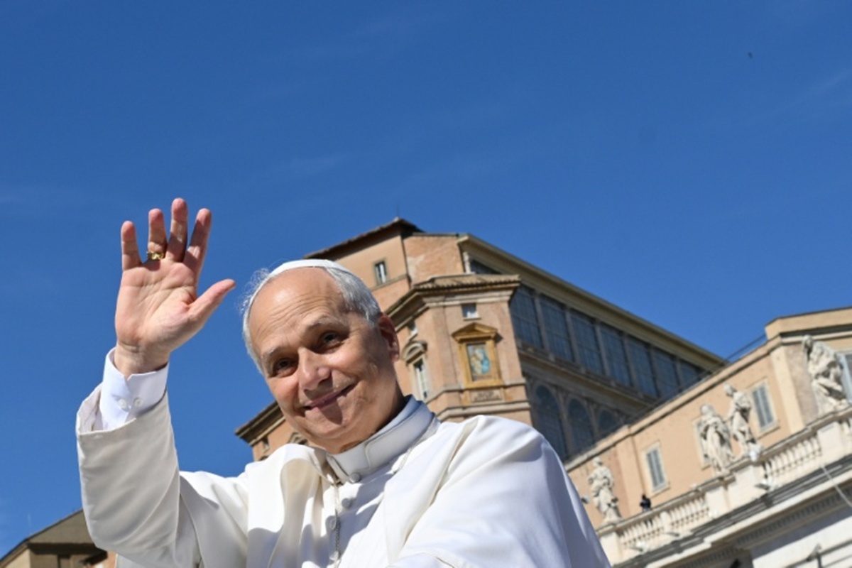 Pope Leo XIV Blesses a Block of Ice in Bizarre Protest Against Trump and GOP Climate Deniers