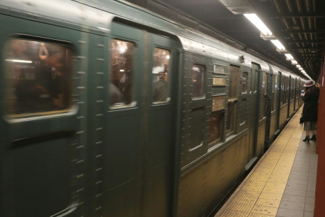 A train pulling in a station
