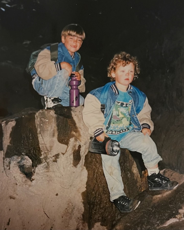 Cute Zac and Dylan Efron throwback photo