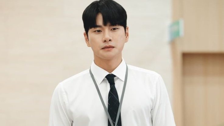 South Korean actor Lee Yi Kyung