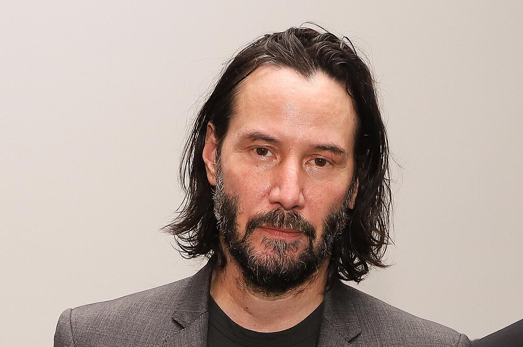 Keanu Reeves Fan Restrained by Security After Making Bizarre 'Divine ...