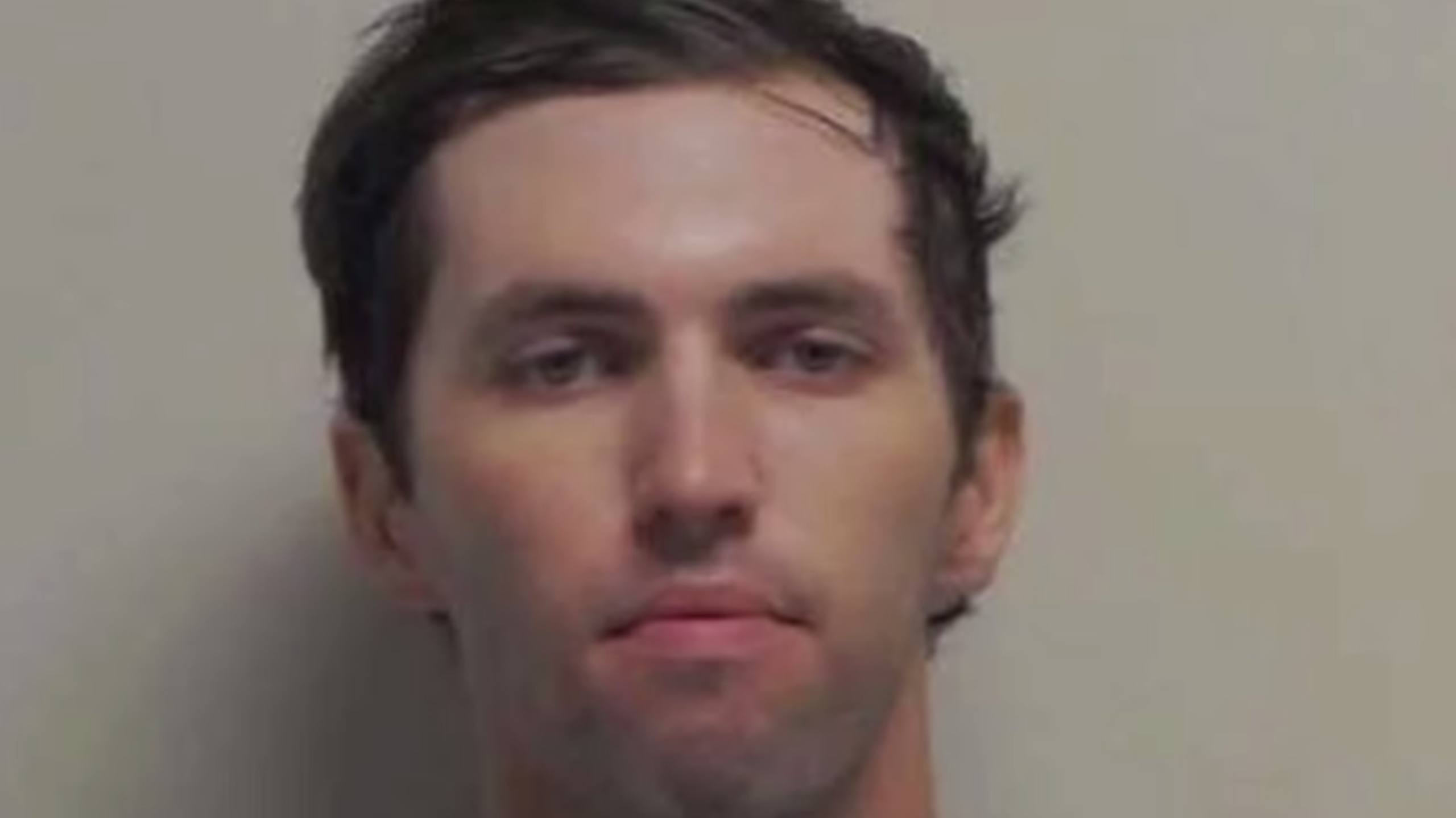 বিচারক চার্লি কার্ক হত্যার সন্দেহভাজন ব্যক্তিকে আদালতে বেসামরিক পোশাক পরার অনুমতি দিয়েছেন বিচারক চার্লি কার্ক হত্যার সন্দেহভাজন ব্যক্তিকে আদালতে বেসামরিক পোশাক পরার অনুমতি দিয়েছেন