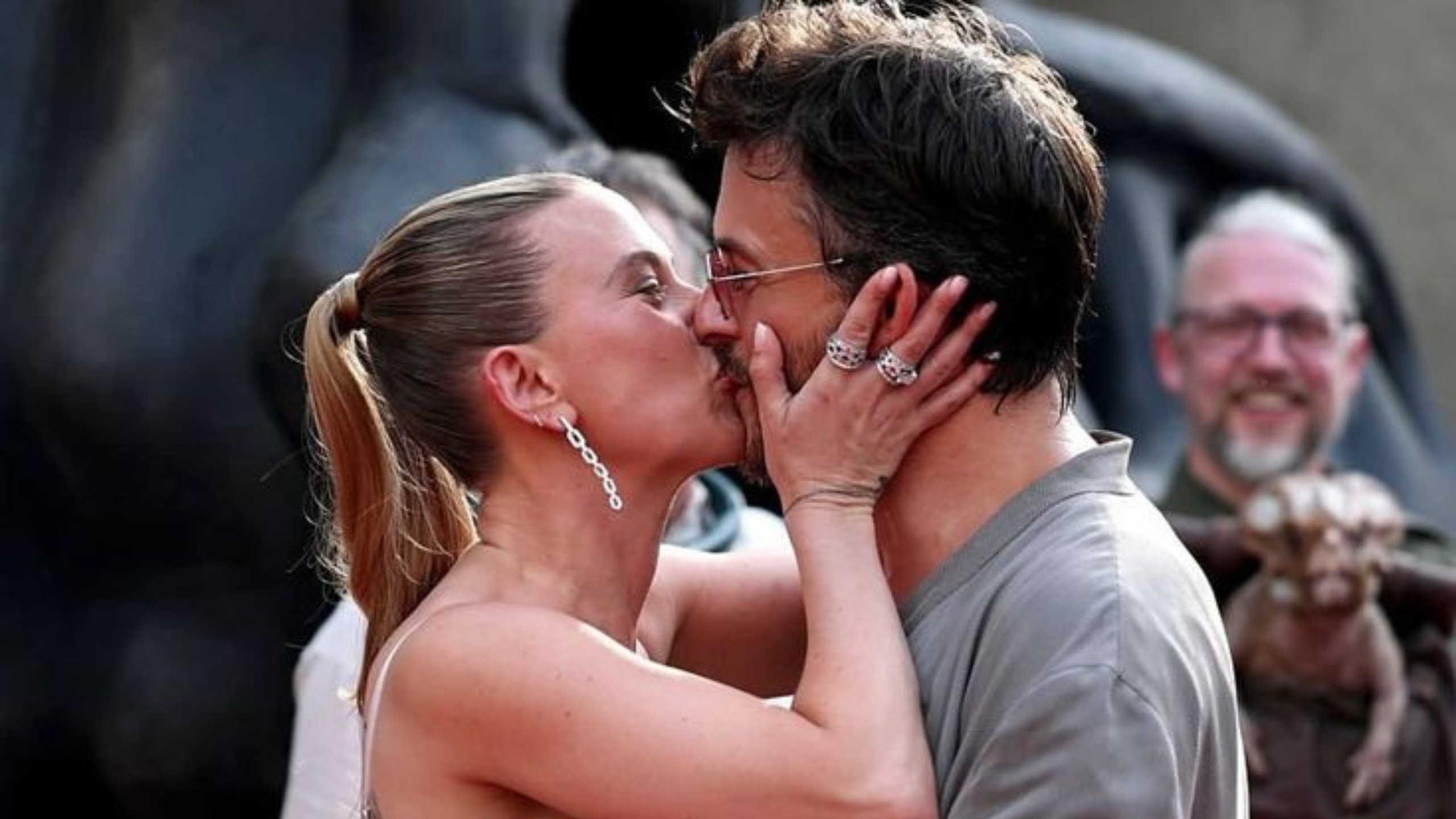 Jonathan Bailey  Scarlett Johansson