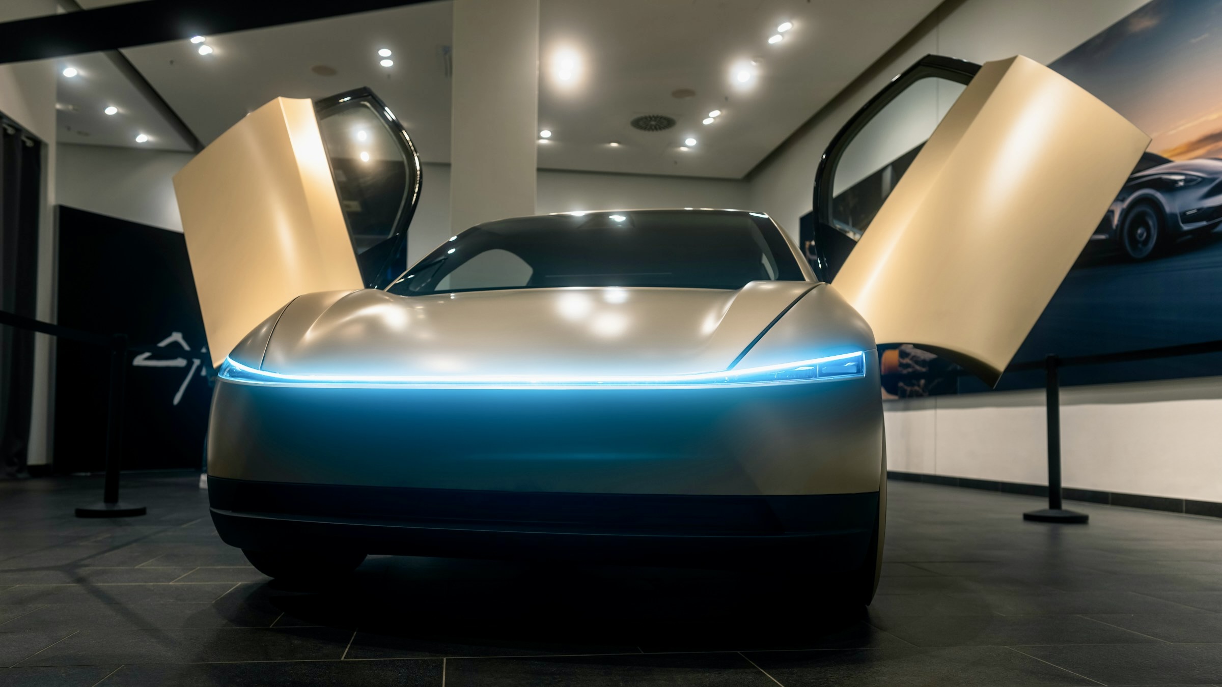 From 1,500 Cars to Just 30: Tesla Robotaxi Missed Big 2025 Targets