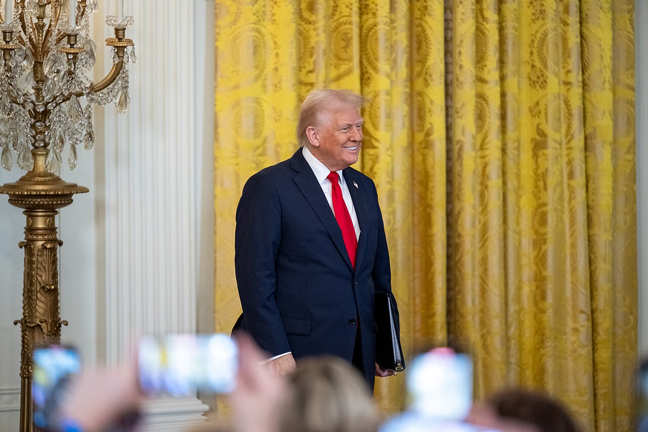 'Dozy Don' Trump's Health Fears Grow After 'Nodding Off For 20 Minutes' In Oval Office