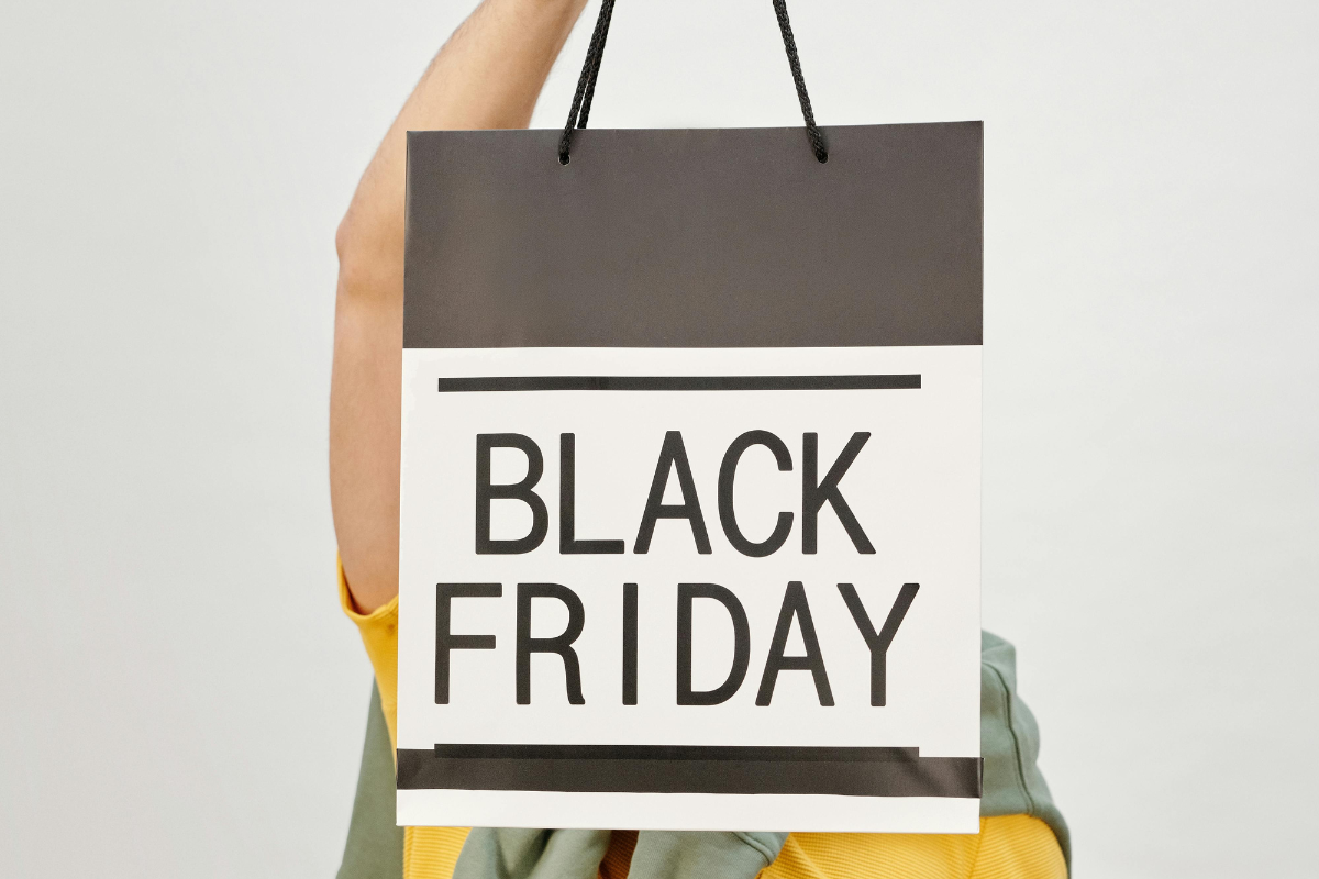 Unlock Black Friday 2025 iPhone Deals: £90 Off 16e, £30/mo 16 – Live Now