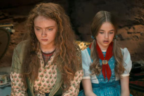 stranger things holly and max