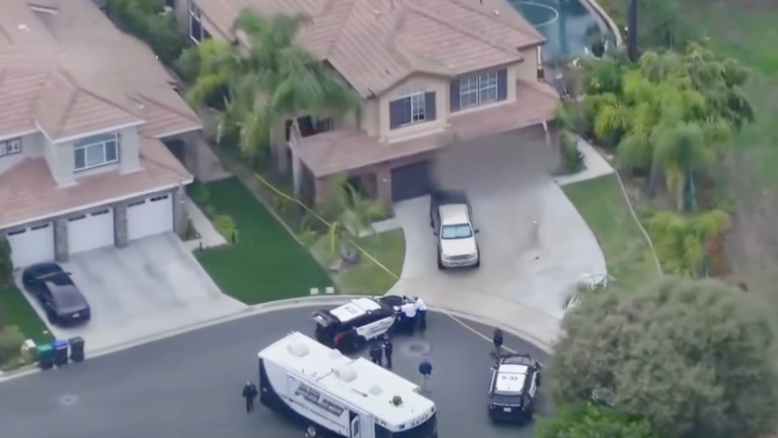 Targeted' Hit on Simi Valley Doctor and Wife: Gunman Suicide Suspected  After Body Found in Charred Car | IBTimes UK