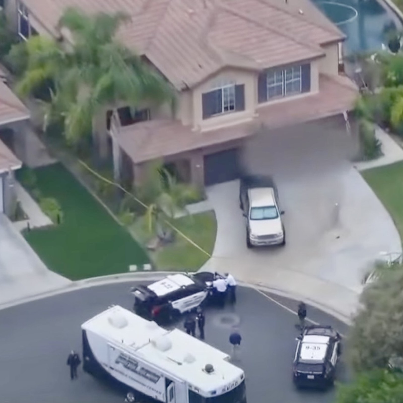 Targeted' Hit on Simi Valley Doctor and Wife: Gunman Suicide Suspected After Body Found in Charred Car | IBTimes UK