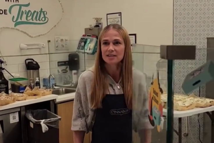 Cinnabon Employee Racist Video