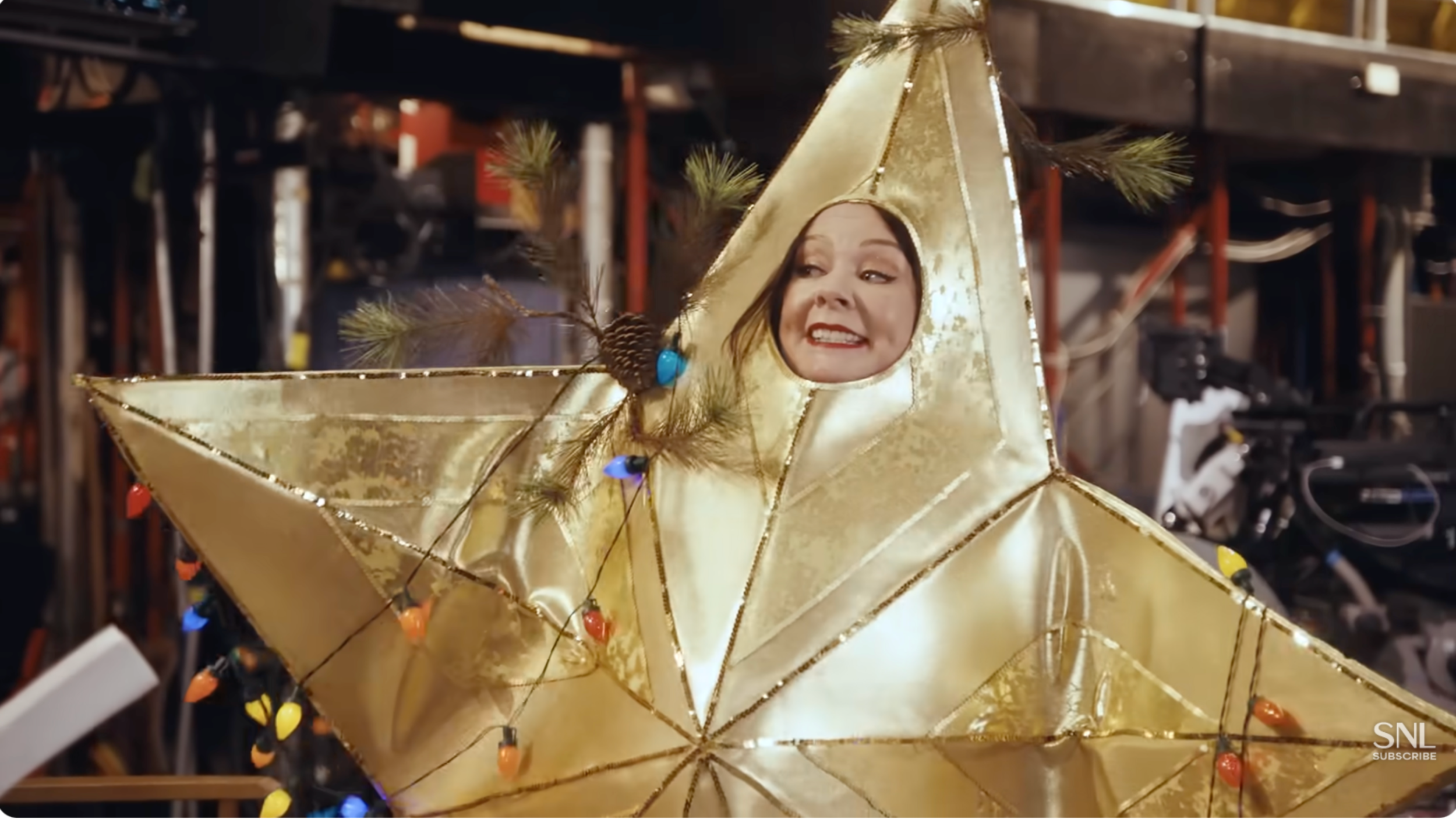 Melissa Mccarthy Returns To Snl After 8 Years Gets Buried In Festive 
