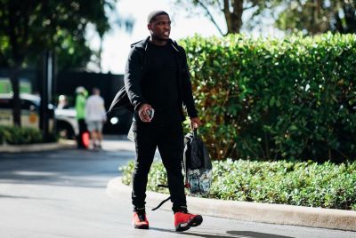 Devon Achane Suffers Rib Injury at Dolphins Lead