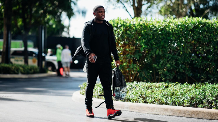 Devon Achane Suffers Rib Injury at Dolphins Lead