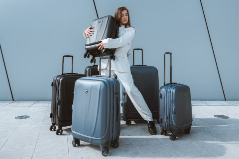 Vantage Smart Access™ 21" Carry-On Luggage