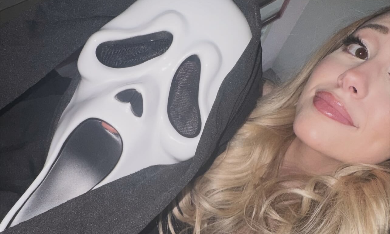 Ariana Grande impersonator Paige Niemann