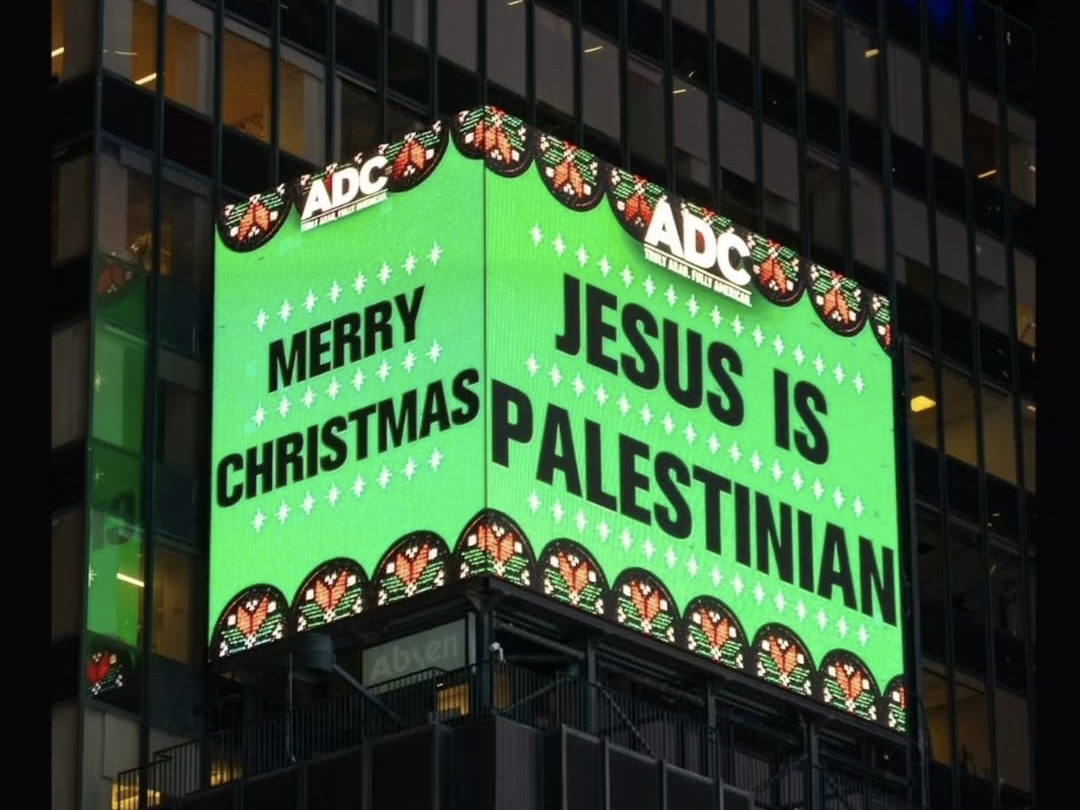 ニューヨークのクリスマスの怒り：タイムスクエアの「イエスはパレスチナ人」の広告、観光客によって「扇動的」とレッテルを貼られる