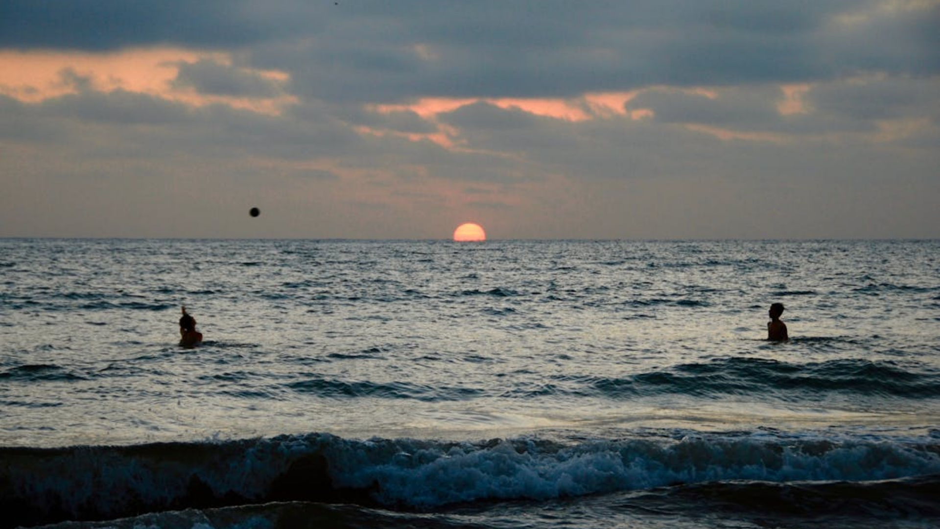 ibtimes.co.uk - Shyna Mae Deang - Six Killed in Ecuador Beach Shooting, Including 2-Year-Old Girl