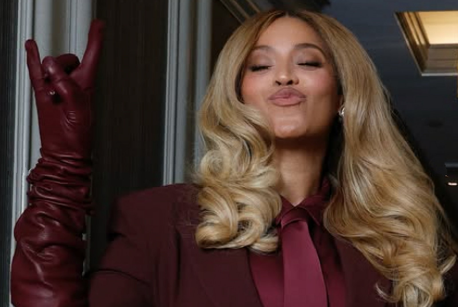 Queen B(illionaire): Beyonce Becomes Fifth Musician To Reach Billionaire Status, According to Forbes