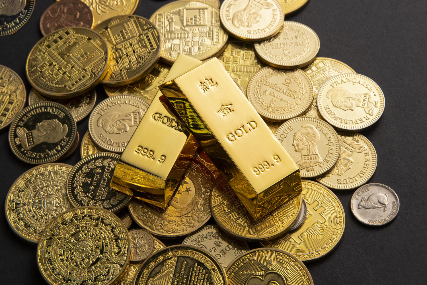 Gold FOMO: Why Central Banks Keep Buying at $4K While Retail Investors Are Warned It's Too Late