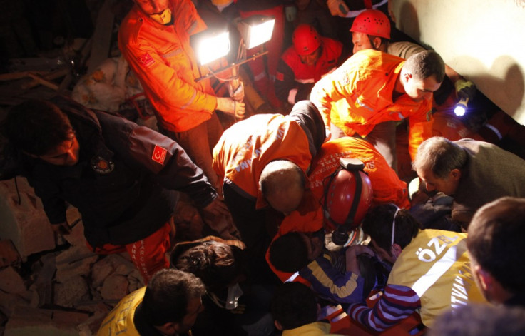 Turkey Earthquake 2011: 138 Dead and About 350 Injured in 7.2 Magnitude Quake Turkey Earthquake 2011: 138 Dead and About 350 Injured in 7.2 Magnitude Quake