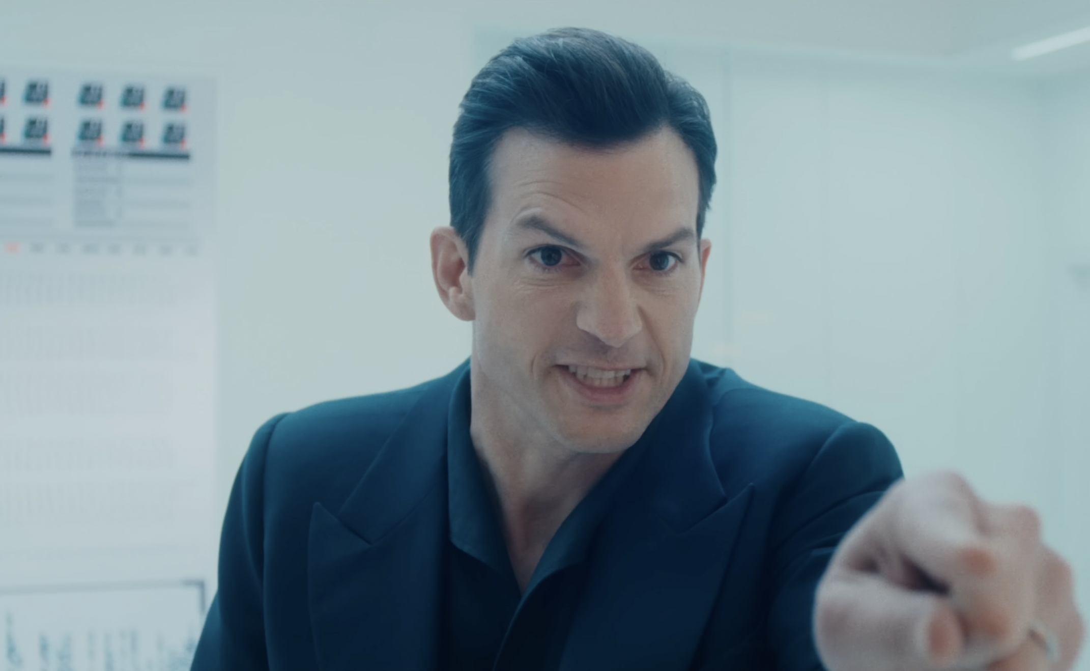 ibtimes.co.uk - Jaja Agpalo - Ashton Kutcher Facing Hollywood 'Exile' as The Beauty Series Becomes His Final Career Hope: Report