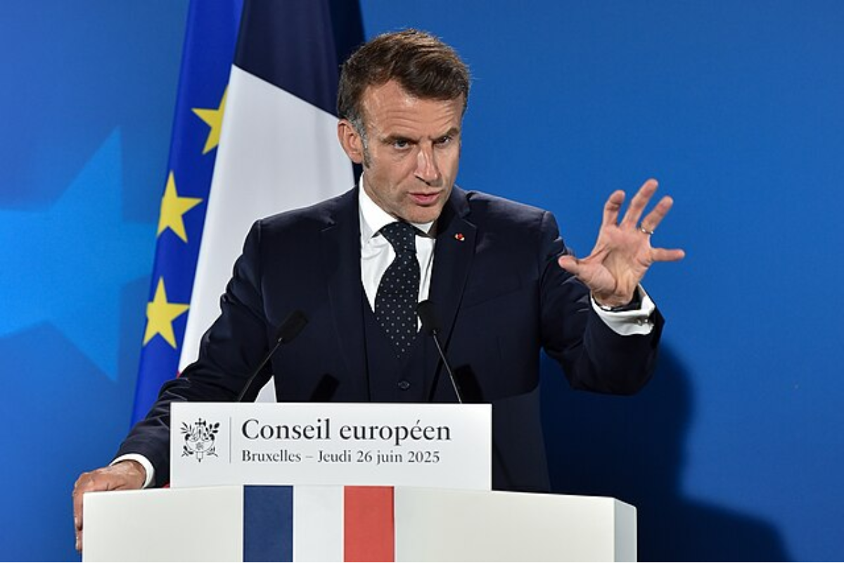Macron Pushes EU to Deploy Trade 'Bazooka' Against Trump Over Greenland Tariff Threats