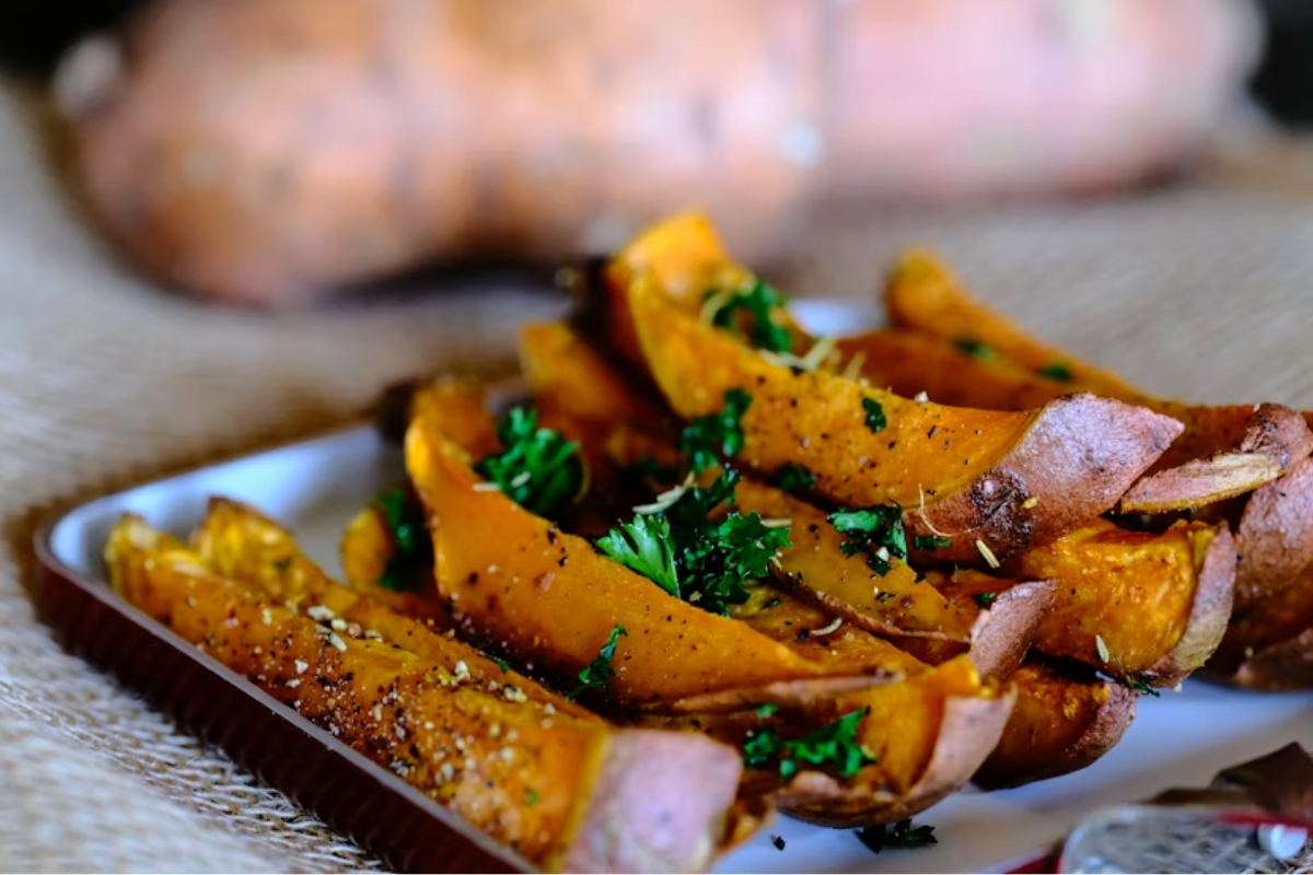 NYC Office Workers Living on 'Rawdogged' Desk Potatoes — After Lunch Prices Got Too Expensive
