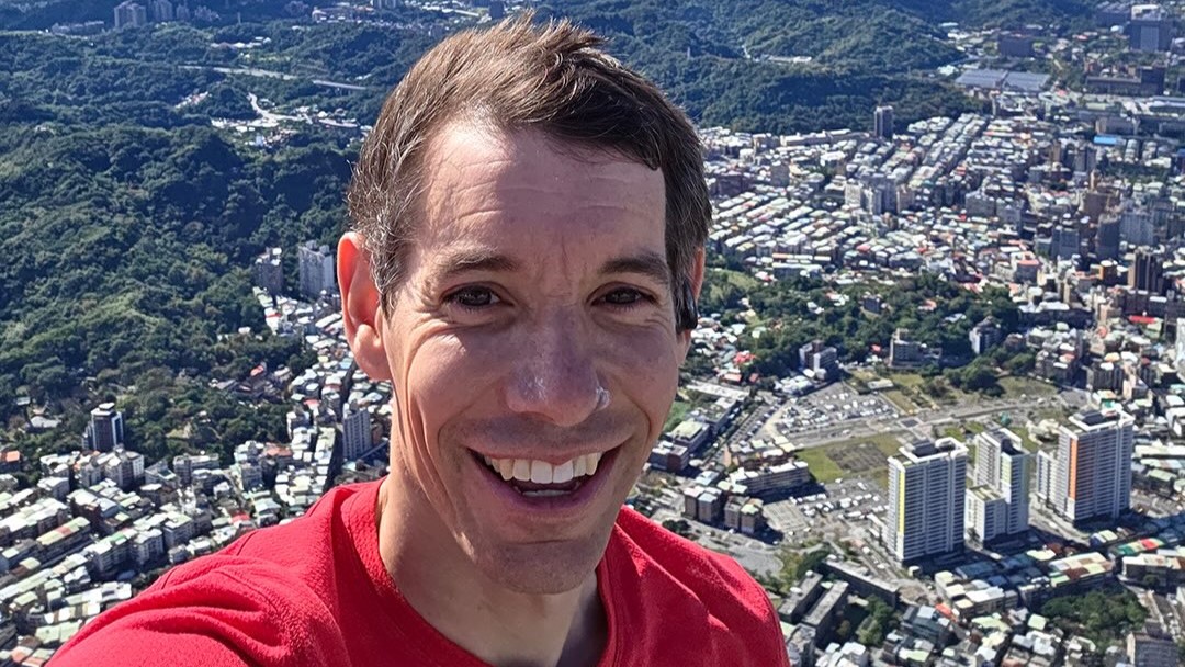 Alex Honnold Claims Netflix Fee for Taipei 101 Free Solo Was ‘Embarrassingly Small’   www.ibtimes.co.uk