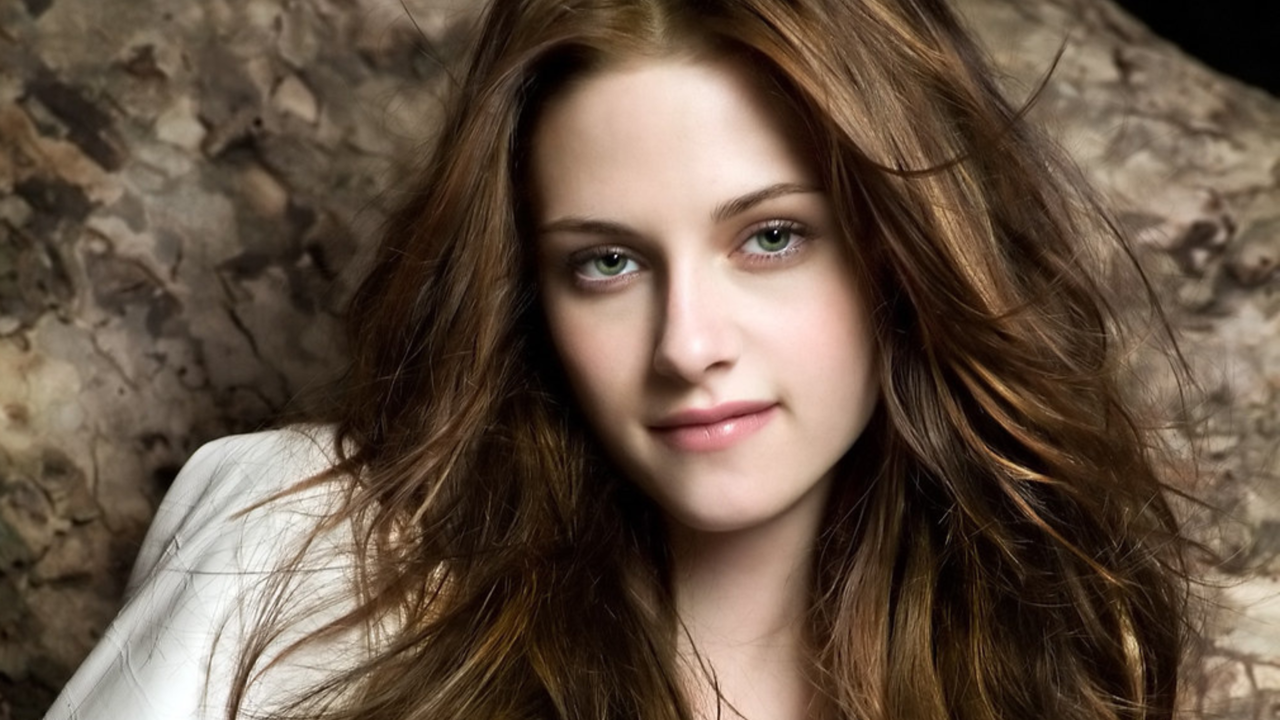 Kristen Stewart Threatens To Leave US for European Projects Over Trump's 'America-First' Film Policies