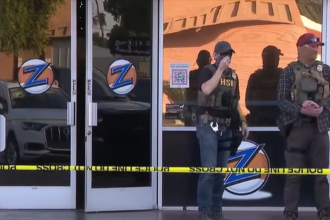 HSI agents at a Zipps Sports Grill