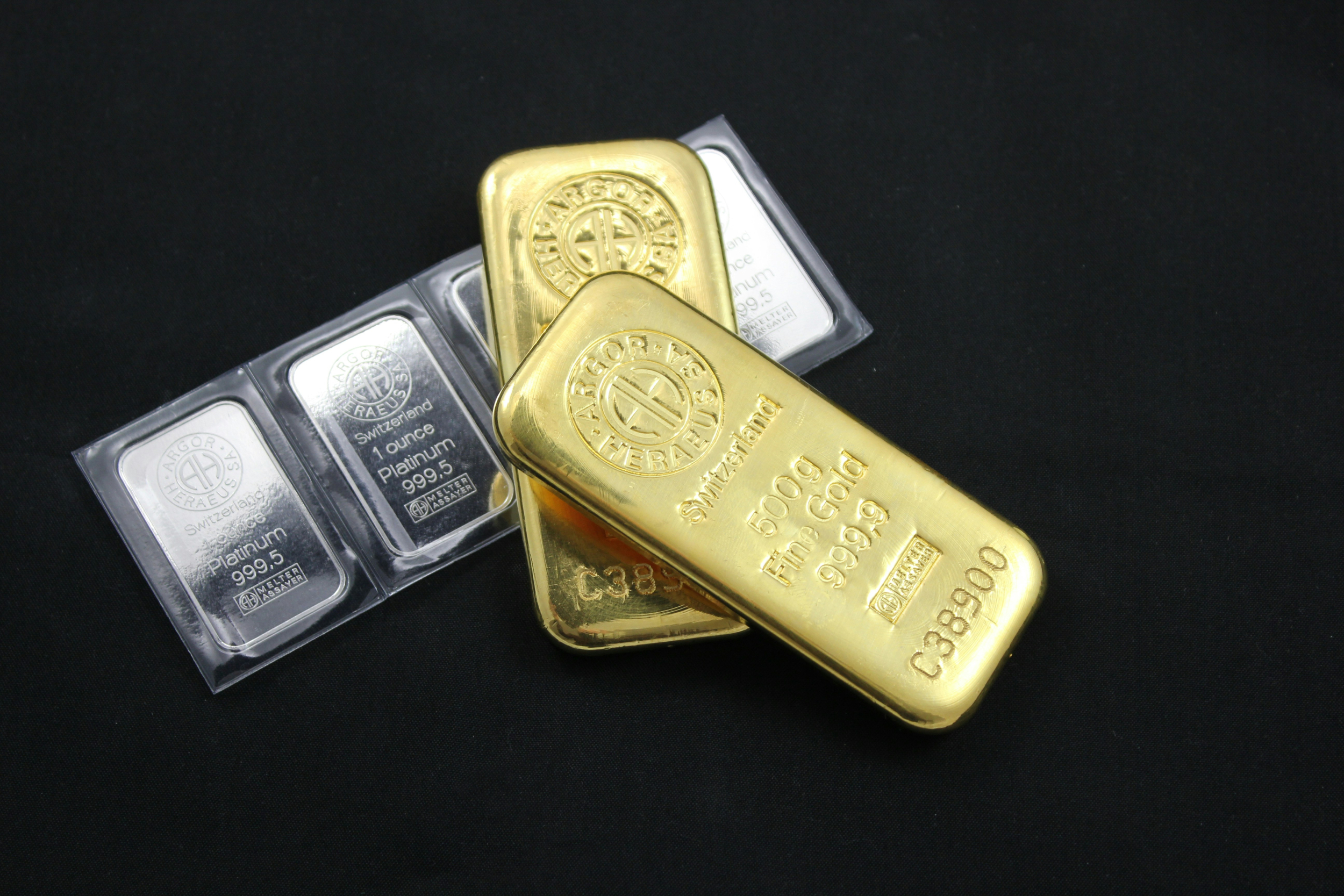 Gold Soars to $4,758 as Silver Crashes 40%, Wiping Out Retail Investors After 2026 Peak